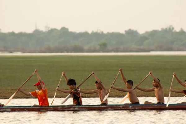 NAKHON PHANOM, THAILAND - OCT 11, 2018 : Training for rowing tea — Stock Photo, Image