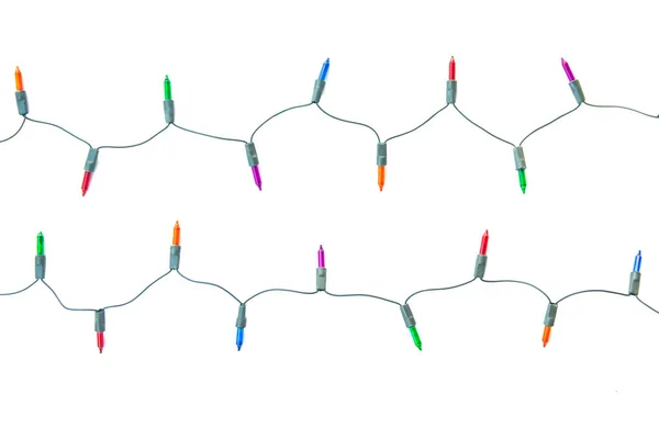 Corda de luzes de Natal isolado no fundo branco com cli — Fotografia de Stock
