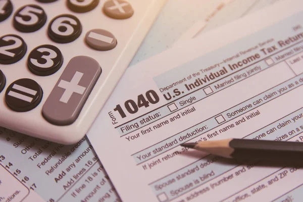 Tax season. calculator, pencil on 1040 tax form background — Stock Photo, Image