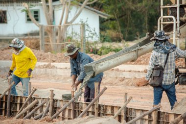 Nakhon Phanom, Tayland - 24 Aralık 2018 Beton karıştırıcı kamyon. Çeviri: