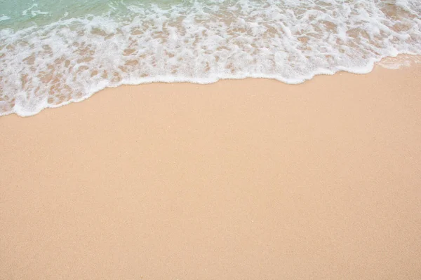 Soft wave of sea on empty sandy beach Background with copy space — Stock Photo, Image