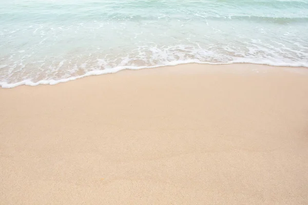 Puha hullám a tenger üres homokos strand Háttér másolási hely — Stock Fotó