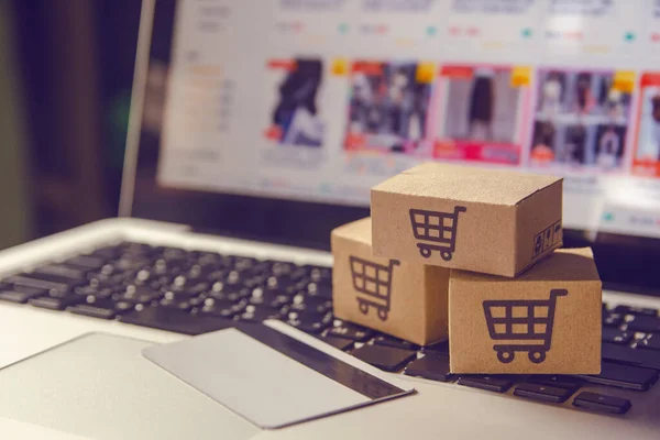 Концепция шопинга онлайн - Shopping service on The online web. wi — стоковое фото