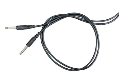 gitar izole beyaz zemin üzerine siyah kablo ile radyo sinyalleriyle iletilen kriko 