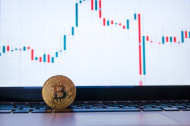 Klavye dizüstü bilgisayarı üzerinde altın bitcoin önx grafik arka planı
