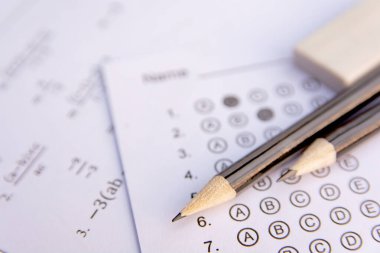Cevap kağıdındaki kalem ve silgi ya da standartlaştırılmış test formu zekası