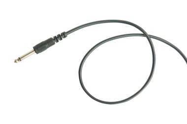 gitar izole beyaz zemin üzerine siyah kablo ile radyo sinyalleriyle iletilen kriko 