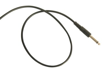 gitar izole beyaz zemin üzerine siyah kablo ile radyo sinyalleriyle iletilen kriko 