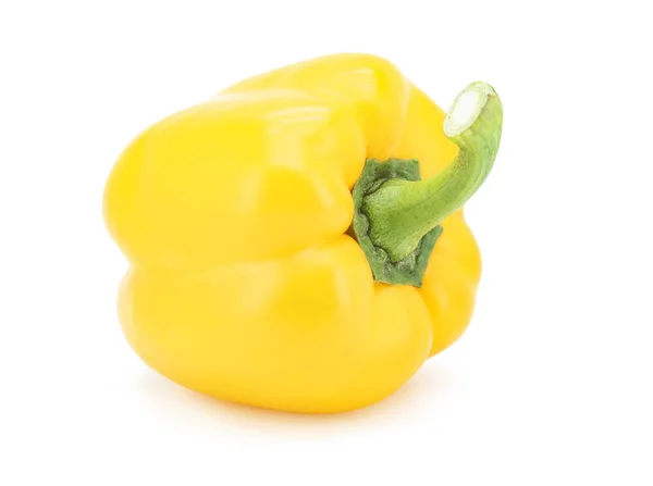 Pimiento amarillo o pimiento dulce o Capcicum aislado en blanco — Foto de Stock