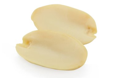 Kavrulmuş fıstık, kırpma yolu olan beyaz arka planda izole edilmiş.