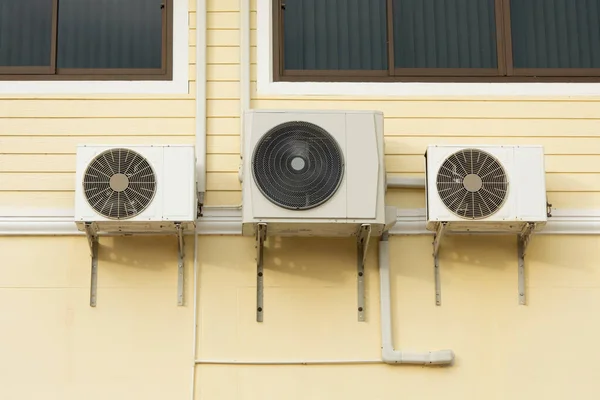 Air conditioning compressor Installed outside the wall of the ho