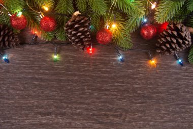 Noel süslemeleri köknar ağacı dalları, noel ışığı