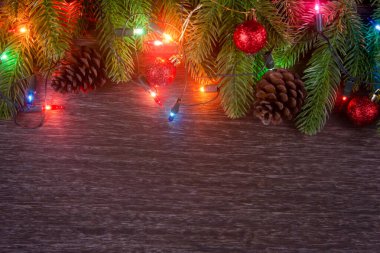 Noel süslemeleri köknar ağacı dalları, noel ışığı