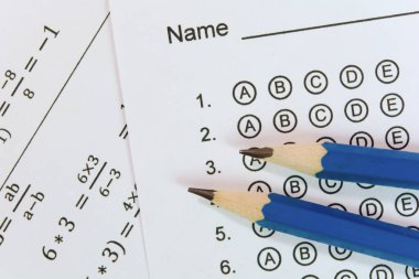 Cevap kağıdındaki kalem ya da B şıkkı ile standartlaştırılmış test formu