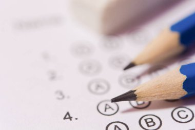 Cevap kağıdındaki kalem ve silgi ya da standartlaştırılmış test formu zekası