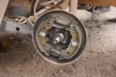 Trampet fren, arka fren yastıklarına yakın çekim..