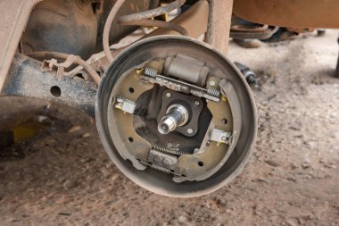 Trampet fren, arka fren yastıklarına yakın çekim..