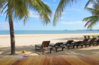 Pranburi Tayland 'da güzel plajlı ahşap masa, zemin veya bar ürünlerinizi sergilemek için kullanılabilir..