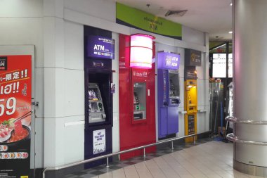 CHIANG MAI, THAILAND - 17 Ocak 2019 Kuzey Tayland 'daki ATM istasyonu sırası