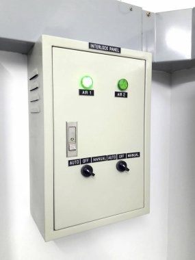 Klima kontrol kutusu kontrol odasının duvarına monte edildi.