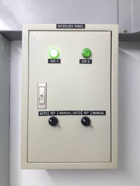 Klima kontrol kutusu kontrol odasının duvarına monte edildi.