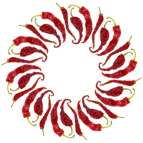 Chili biber beyaz arka plan üzerinde yuvarlak çerçeve