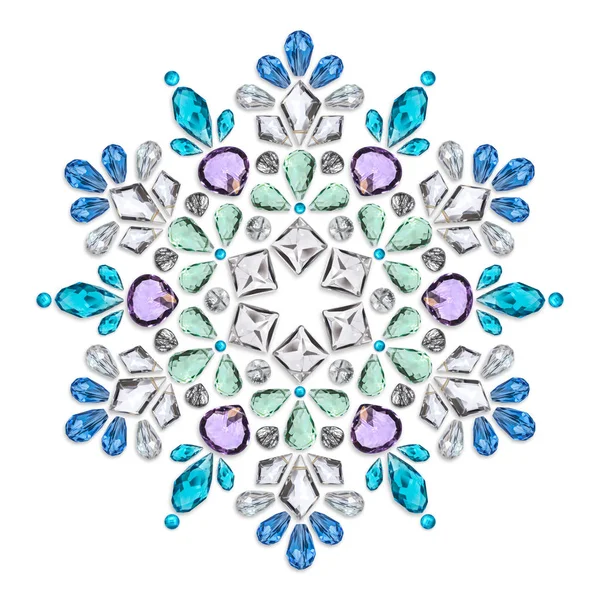 Diseño creativo de joyas. El mandala está hecho de diferentes piedras preciosas en blanco — Foto de Stock