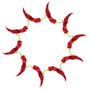 Chili biber beyaz arka plan üzerinde izole yuvarlak çerçeve