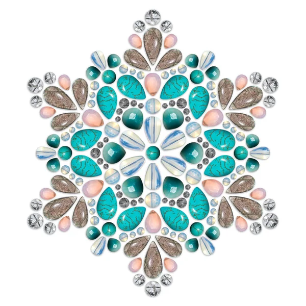 Diseño creativo de joyas. El mandala está hecho de diferentes piedras preciosas en blanco — Foto de Stock