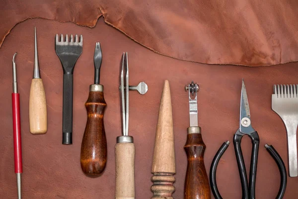 Tools Crafting Pieces Brown Leather Layout Manufacture Leather Goods View — Stock Photo, Image