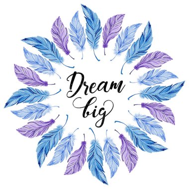 Metin rüya büyük tüyleriyle suluboya çelenk. Boho stil çerçevesi. Dairesel desen çizilmiş