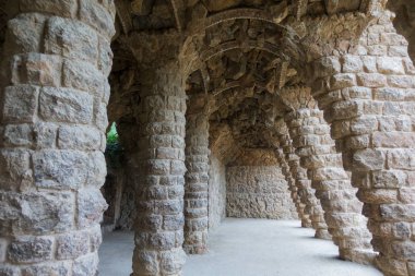 Ilginç mimari ve doğal kompozisyonlar ile Park Guell.
