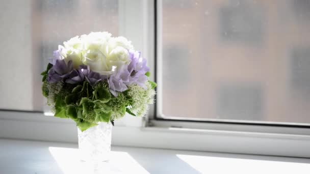 Bouquet with white and violet flowers — Stock Video