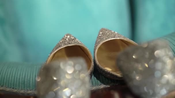 Chaussures femme avec cristaux — Video