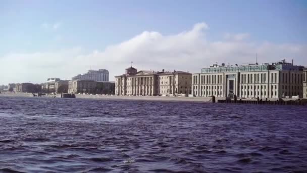 San Petersburgo terraplén de la ciudad — Vídeos de Stock