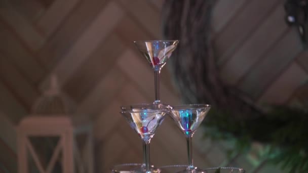 Pirámide con copas de champán — Vídeo de stock