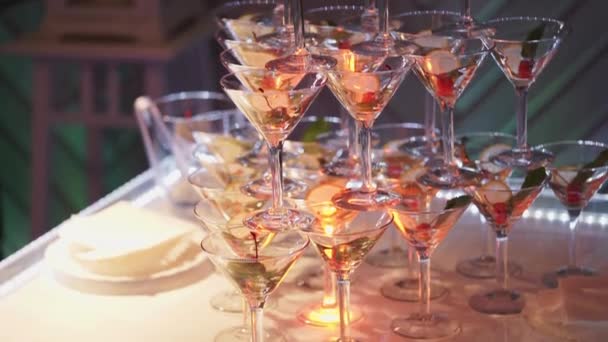 シャンパン グラスをピラミッドします。 — ストック動画