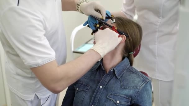 牙医的患者妇女 — 图库视频影像