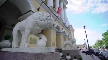 Saint-Petersburg, Rusya-2 Haziran 2018: Dört mevsim aslan Palace hotel dış