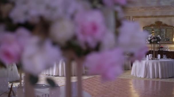 Table decoration at the party — Stock Video