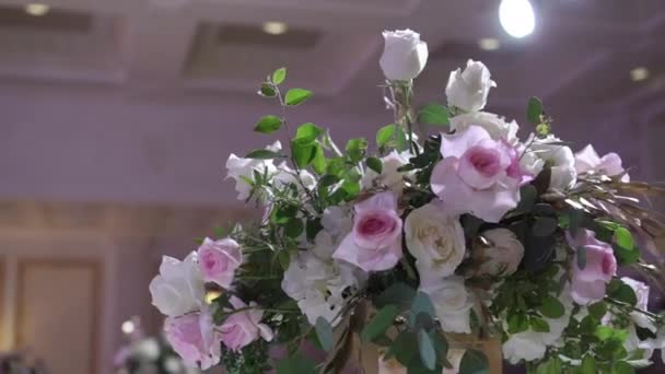 Samenstelling van de bloemen bij evenement — Stockvideo