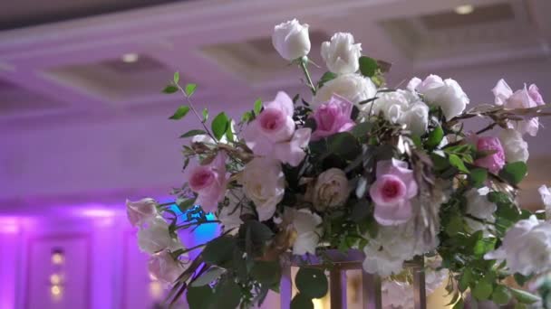 Composição de flores no evento — Vídeo de Stock