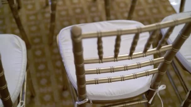 Меблеві стільці в залі — стокове відео