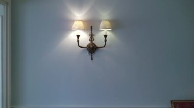 Asansör Kapıları Kapanıyor