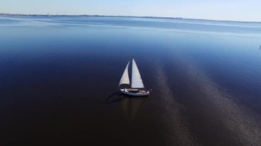 Saint-Petersburg, Rusya-28 Mayıs 2018: Yelkenli Yat bir denizde