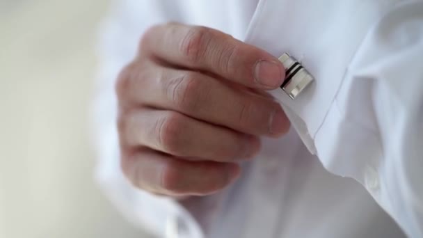 Young man put on cufflinks — Stock Video