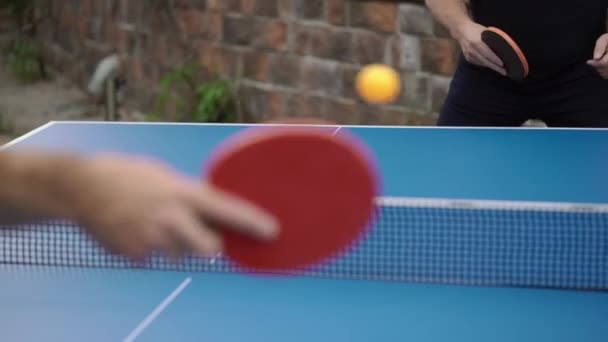 Gente jugando tenis de mesa — Vídeos de Stock