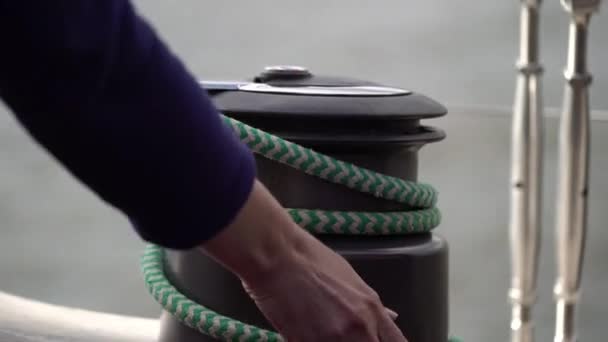 Rope windlass on sailing yacht — Stock Video