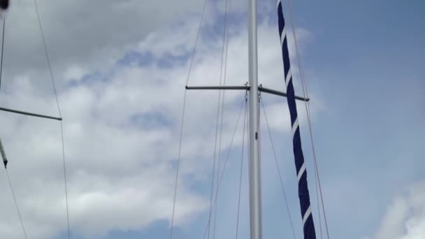 Mast at sail luxury yacht — Stock Video