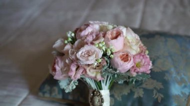 Yatağa gelin buketi